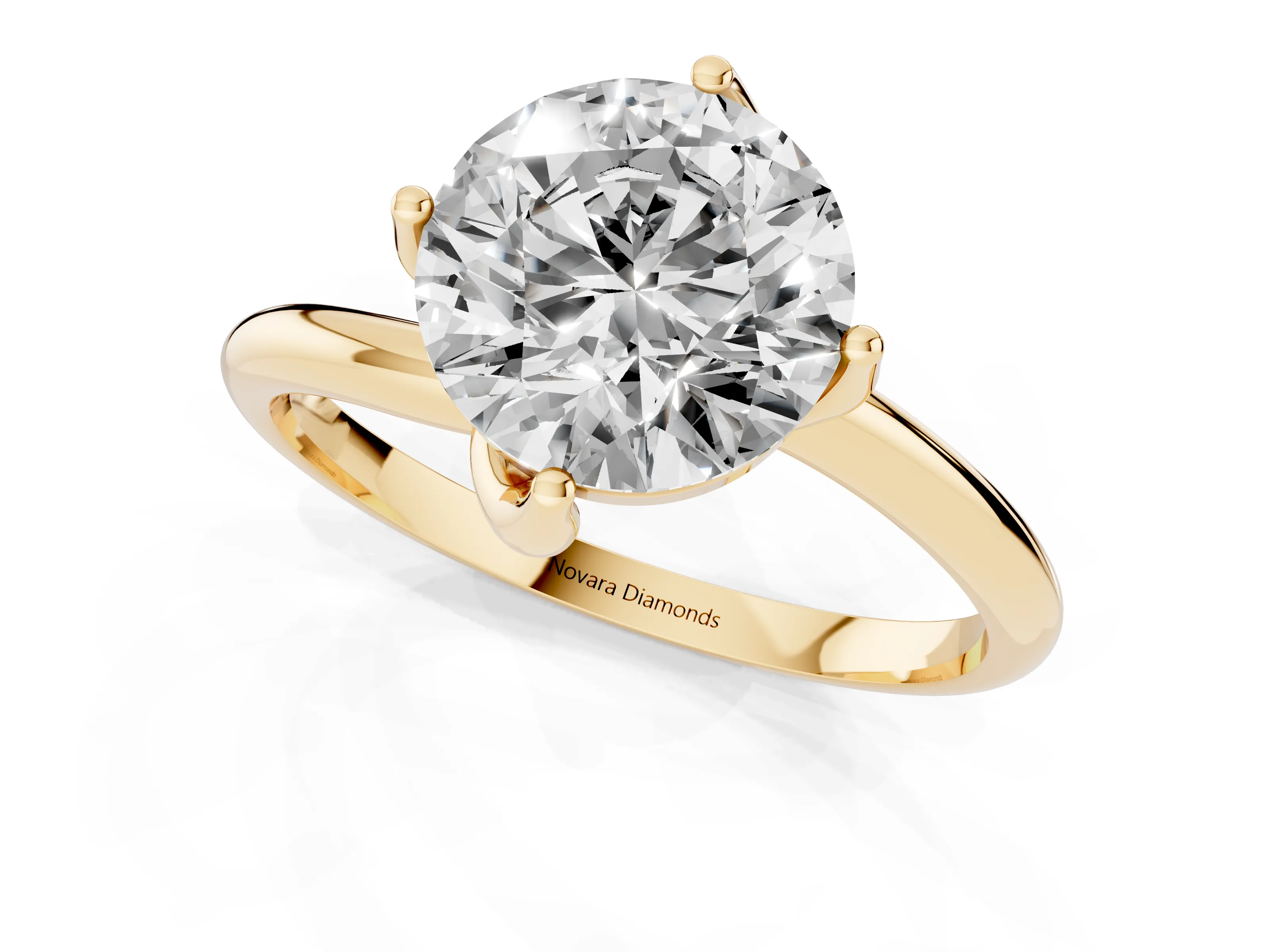 Round Cut Diamond Solitaire Engagement Ring Set in Yellow gold with Classic Plain Band