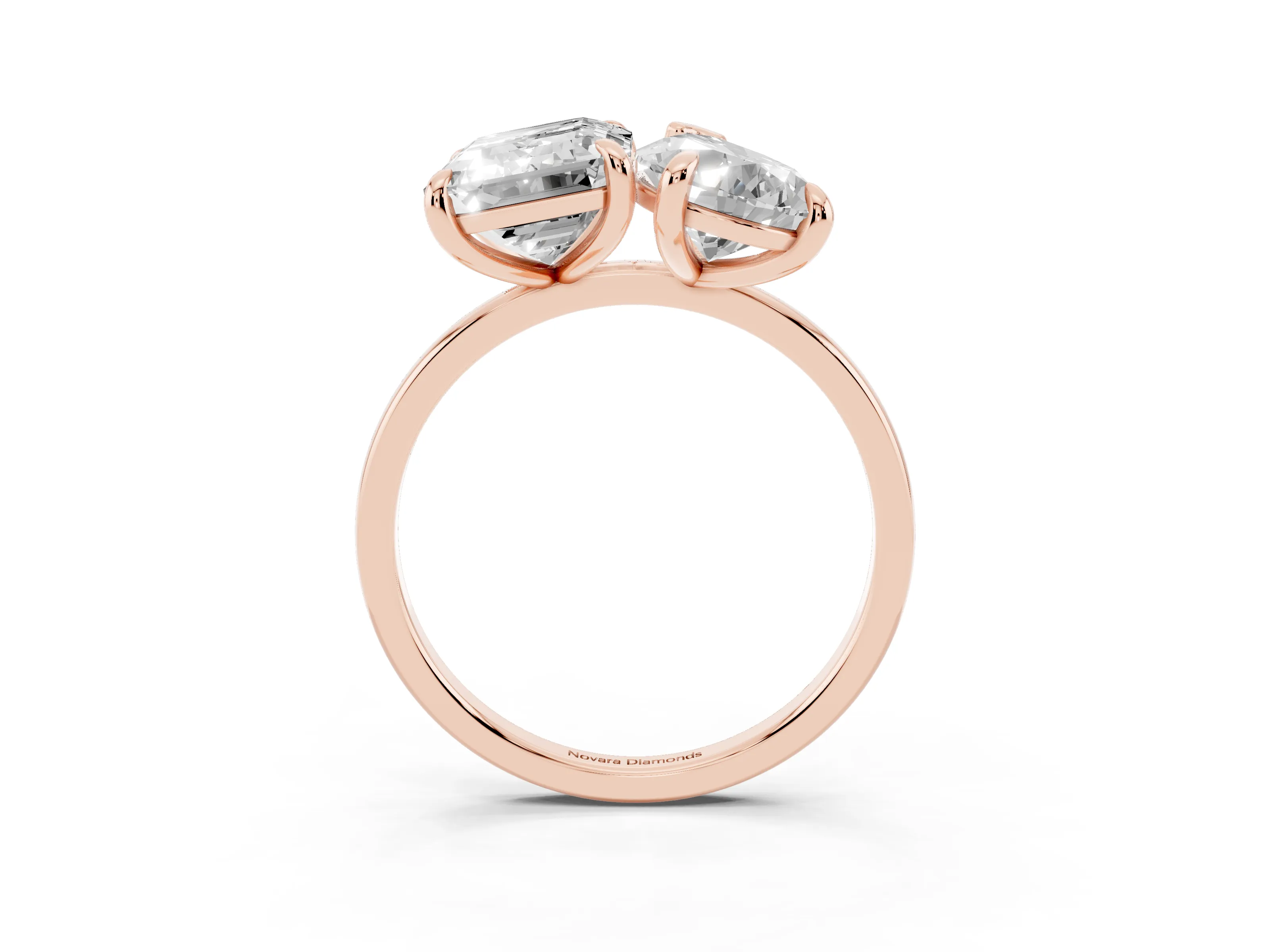 Pear and Emerald Toi Moi Ring Set in Rose gold with Prong Setting and Plain Band