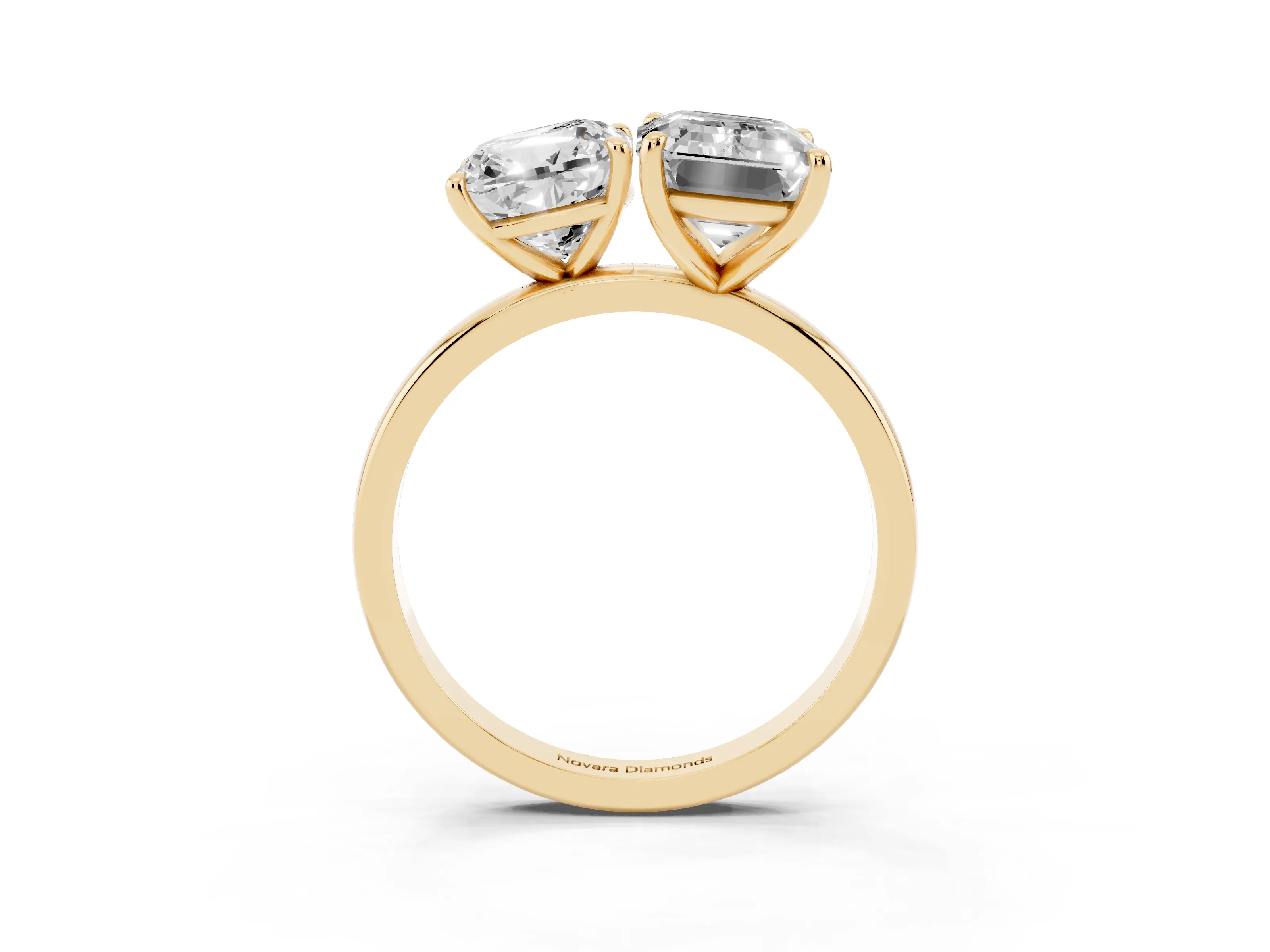 Cushion Cut and Emerald Cut Toi Moi Ring Set in Yellow gold with Prong Setting